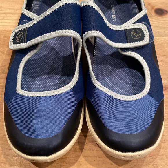 Lands’ End Mary Jane Blue White water sport shoes Outdoorsy Campcore Athletic 7 - Picture 5 of 9